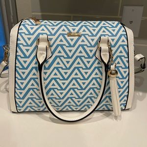 Gorgeous Brad New  Steven Madden Tote Bag